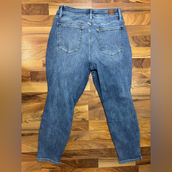 Judy Blue 14W Boyfriend Fit Stretch Jeans JB82335LT-PL Medium Wash Denim - Picture 2 of 6